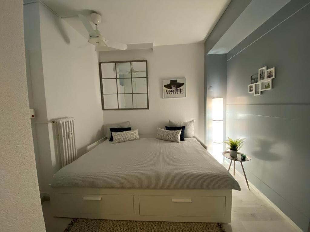 Luganersee, Pool, Strand, Parkplatz, Suite Bissone Esterno foto
